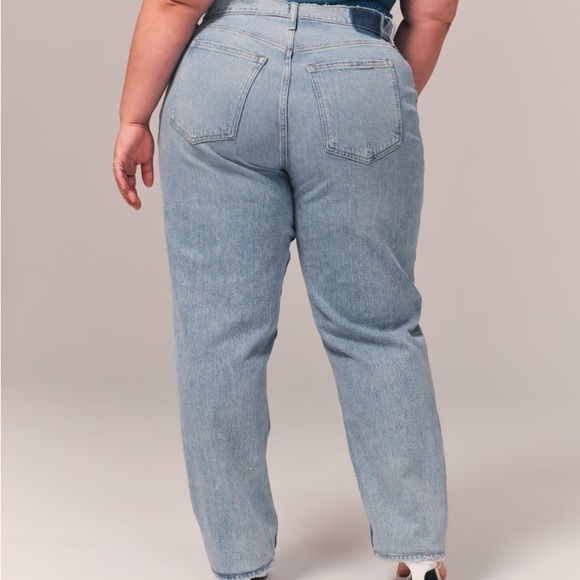 Abercrombie & Fitch Curve Love 90’s Straight Ultra High Rise Jean - Picture 1 of 7